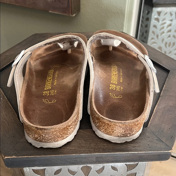 🛑 1 hour sale. Birkenstock White and Tan Thong Sandals - Picture 5 of 9